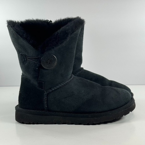 UGG Bailey Button II Genuine Sheepskin Boot Black Suede Size 6 1016226 (Read) - Picture 1 of 12